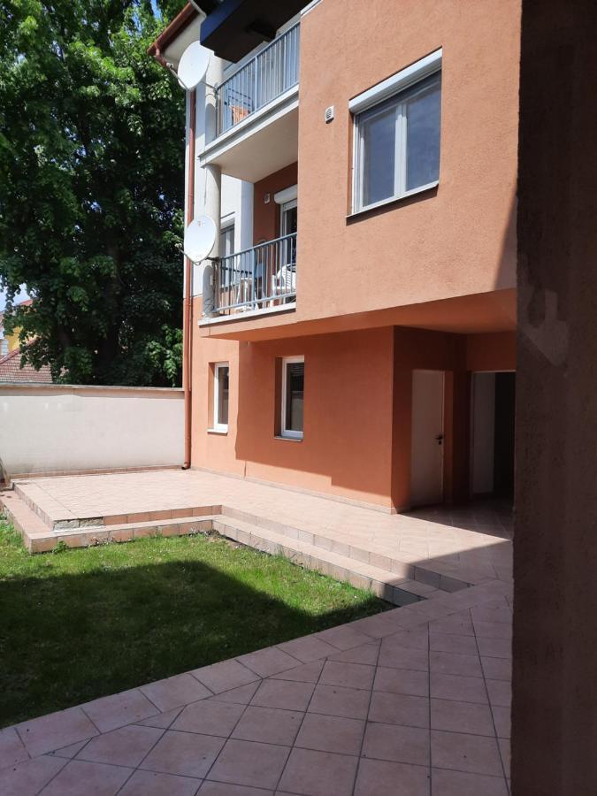 Crazy Frog Gambrinusz Ii. Apartment Hajduszoboszlo Exterior photo
